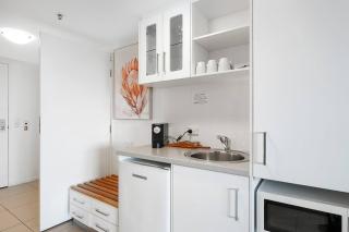 'Seaside Azul' A Central Studio with Rooftop Pool - Cairns - 1