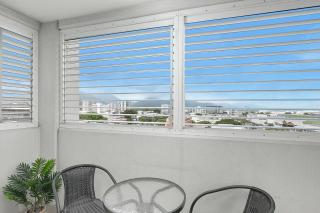 'Seaside Azul' A Central Studio with Rooftop Pool - Cairns - 2