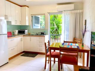 Coastal Living near Shops and Botanical Gardens - Edge Hill - 0