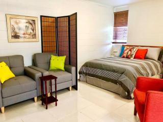 Coastal Living near Shops and Botanical Gardens - Edge Hill - 8