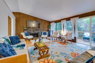 Private Deck and Ample Space! Lake Forest Park Home - 5