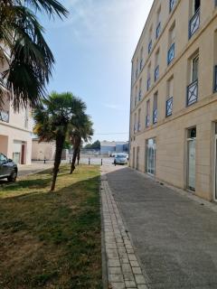 STUDIO MEUBLÉ ET RÉNOVÉ - 3