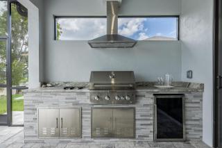 Pool overlooking canal, Outdoor Grilling station - Villa Sand Dollar Siesta - Cape Coral - 7