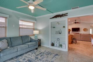 Naples Paradise with Grill, 1 Mi to Vanderbilt Beach - 2