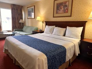 Travelodge by Wyndham Seymour - 2