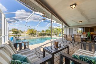 Waterfront Villa Custom Heated Pool & Great Outside Space - Villa Del Cattos - Roelens Vacations - Cape Coral - 0