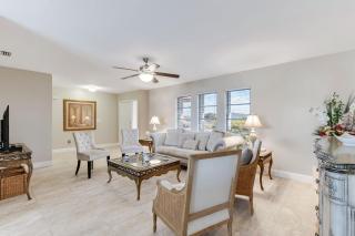 Waterfront Villa Custom Heated Pool & Great Outside Space - Villa Del Cattos - Roelens Vacations - Cape Coral - 2