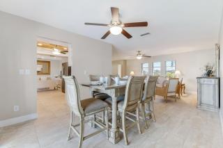 Waterfront Villa Custom Heated Pool & Great Outside Space - Villa Del Cattos - Roelens Vacations - Cape Coral - 1