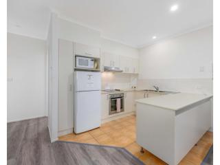 Unit 18 55 Pacific Drive Beachfront Apartments - Port Macquarie - 3