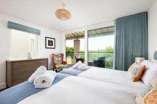Lakeside property with spa on a nature reserve Butterfly Sound CW10 - Somerford Keynes - 1