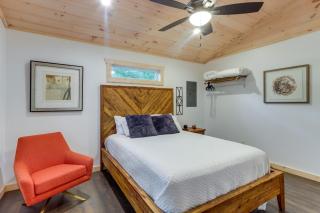 Blue Ridge Mountainside Cottage with Fire Pit! - Epworth - 1