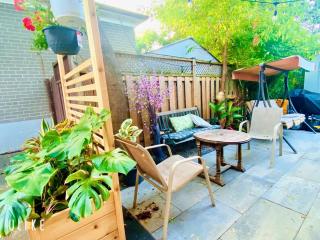 Toronto Bed & Breakfast - Free parking - 1
