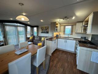 8 berth pet friendly caravan Lyons Robin Hood - Meliden - 4