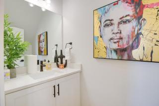 Modern Houston Home w/ Yard, 3 Mi to Toyota Center - 1