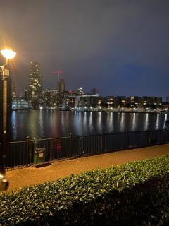 Beautiful 2 bed waterfront apartment with parking perfect for Canary Wharf - 2 bed 2 bath apartment with High speed WIFI and Netflix and parking - Londra - 4
