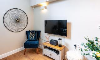 Stylish-Stays The Sanctuary, Stow-on-the-Wold -Luxurious Stylish, Grade II Listed Church conversion Workspace, centrally located - 8