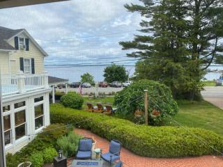 Spouter Inn Bed & Breakfast - Lincolnville - 5