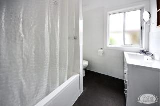 Hook, Wine & Linger on Learmonth - Portland - 6