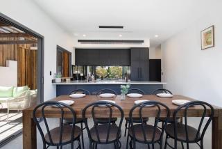 Beach Meets Bush at Expansive Treetop Oasis - 1