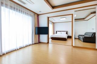 The Bay Jeju Resort - Seogwipo - 8
