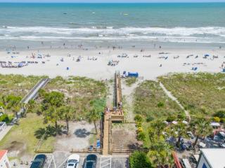 Beachy Keen, North Myrtle Beach beach single-family house, 150 feet to ocean! Pets welcome! - Myrtle Beach - 7
