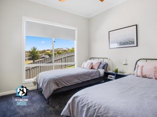 Brand New 3 Bed 2 Bath with Sea Views - Encounter Bay - 3