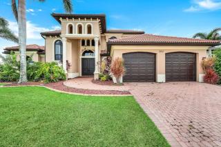 Arcade Thrills at Stunning Pelican Villa - Cape Coral - 0