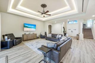 Arcade Thrills at Stunning Pelican Villa - Cape Coral - 3