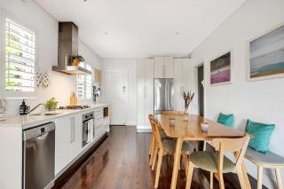 'Bronte Beauty' Modern Heritage Style with Balcony - Sydney - 1