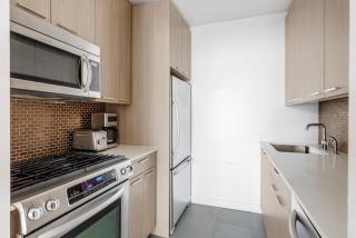 Tribeca 1BR Gym Roof deck Indoor pool NYC-231 - 4