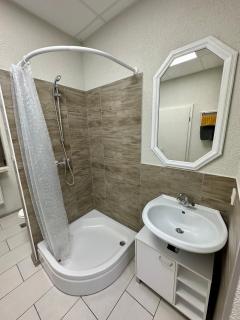 Neuwertiges Apartment mit schnellem WLAN, Glasfaser, Kostenlose Privatparkplatz auch für Transporter geeignet R2 - 3