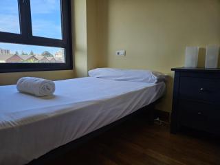 1A106 Amplio y cómodo apartamento - Gijón - 1
