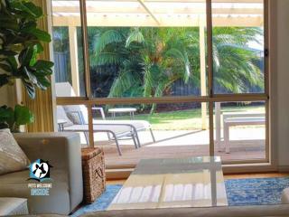 Coastal Vibe, 4 beds Short Walk to the Beach - Aldinga Beach - 0