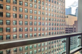 Loop 1BR w gym pool lounge 1 block from L CHI-605 - 3