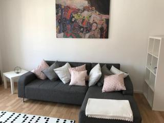 Zentrum, helle und ruhige möblierte DG-Wohnung zwischen Steintor und Uni - Hannover - 3