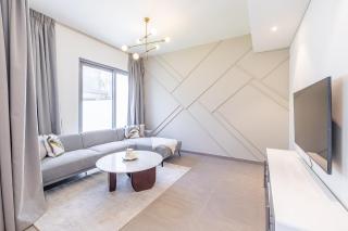 Exclusive Spacious Villa I Garden I Maid Room - Dubai - 9