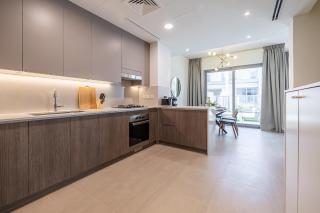 Exclusive Spacious Villa I Garden I Maid Room - Dubai - 2