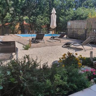 Dee's House and Pool - 0