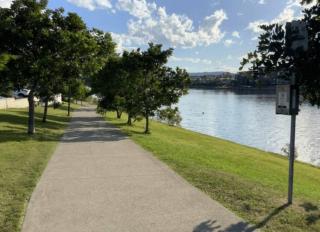 Self contained guest house Gold Coast - sleeps max 4 - 9
