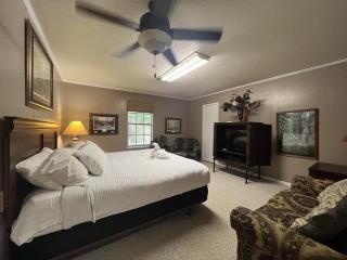 Four-Bedroom House - Mount Ida - 9