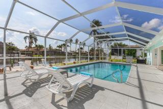 Gulf Access, Pool Table, Heated Pool, Sleeps 12 - Villa Dolphin Sunset - Cape Coral - 9