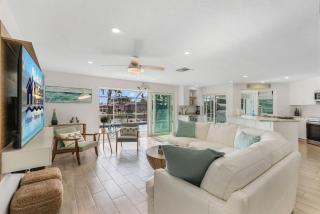 Gulf Access, Pool Table, Heated Pool, Sleeps 12 - Villa Dolphin Sunset - Cape Coral - 4