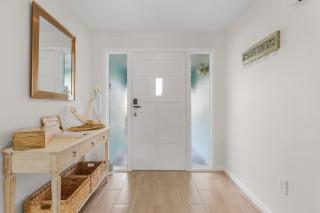 Gulf Access, Pool Table, Heated Pool, Sleeps 12 - Villa Dolphin Sunset - Cape Coral - 3