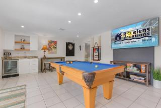 Gulf Access, Pool Table, Heated Pool, Sleeps 12 - Villa Dolphin Sunset - Cape Coral - 1