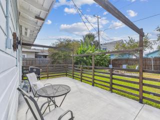 Bonita Beach House - Galveston - 9