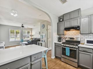 Bonita Beach House - Galveston - 5