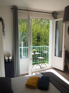 Terrasse, vue sur jardin arboré et place de parking - Rennes - 9