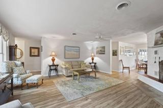 Palm Paradise Waterfront Home - Flagler Beach - Dock - Pet Friendly - Close To The Beach - Flagler Beach - 4
