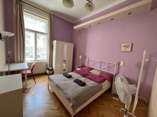 Jazzy Vibes Parliament Rooms and Ensuites - Budapest - 0