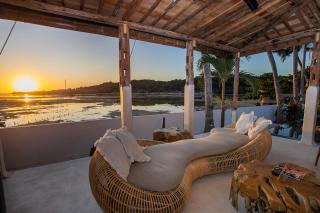 Sunset House Ceningan, 10 person beachview private villa - Nusa Lembongan - 1